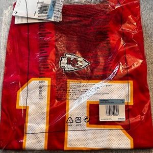 NEW - Women's Kansas City Chief's #15 Mahomes T-Shirt Size Medium